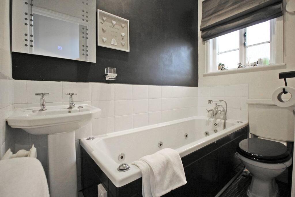 In The Heart Of Chester, Historical & Stylish Exterior foto